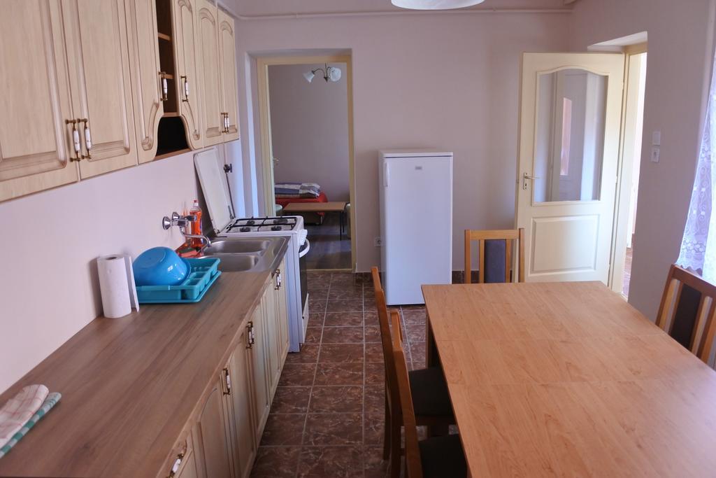 Kisasszony Apartman Eger Extérieur photo