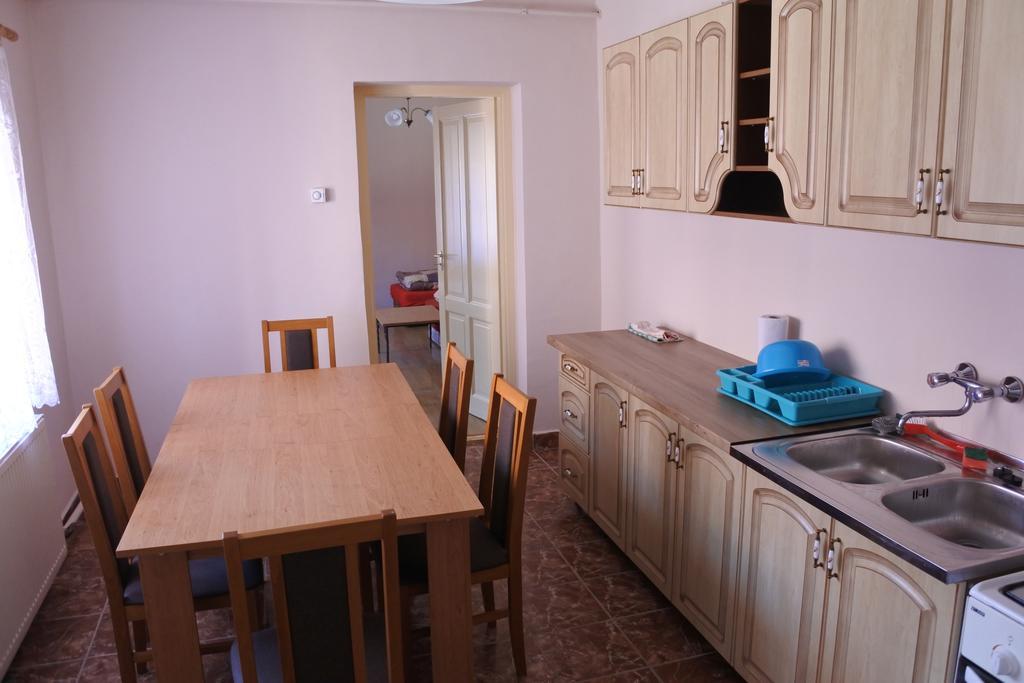Kisasszony Apartman Eger Extérieur photo