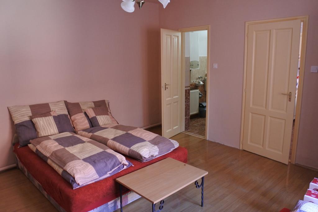 Kisasszony Apartman Eger Extérieur photo