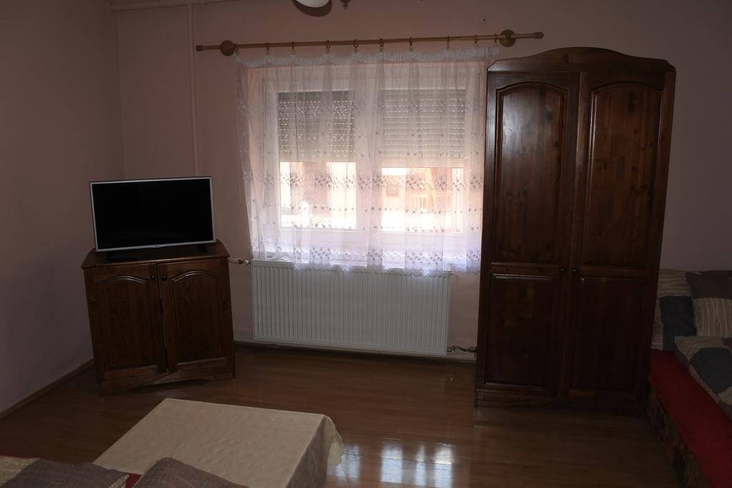 Kisasszony Apartman Eger Extérieur photo