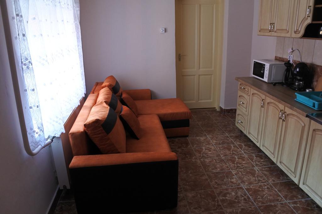 Kisasszony Apartman Eger Extérieur photo