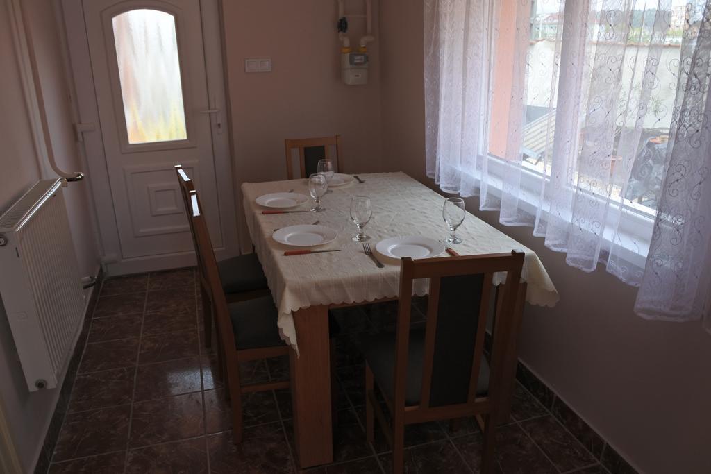 Kisasszony Apartman Eger Extérieur photo